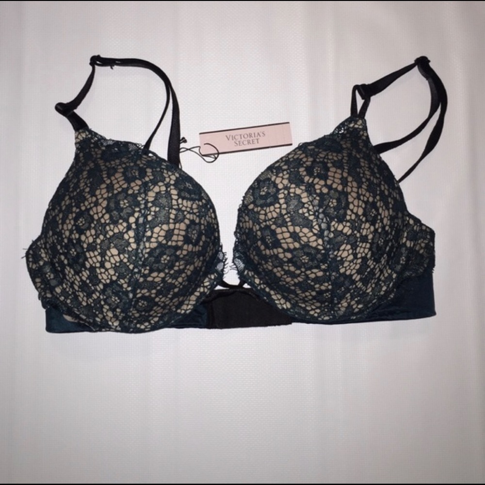 Victoria’s Secret very sexy plunge bra 32A
